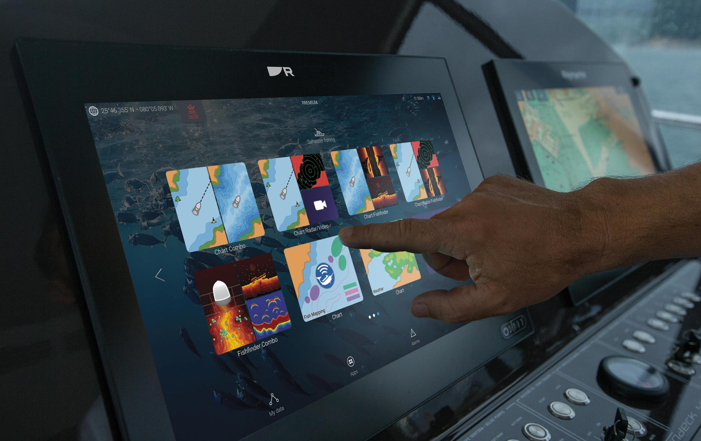 Raymarine - Axiom 2 XL Premium, Glass Bridge Chartplotters
