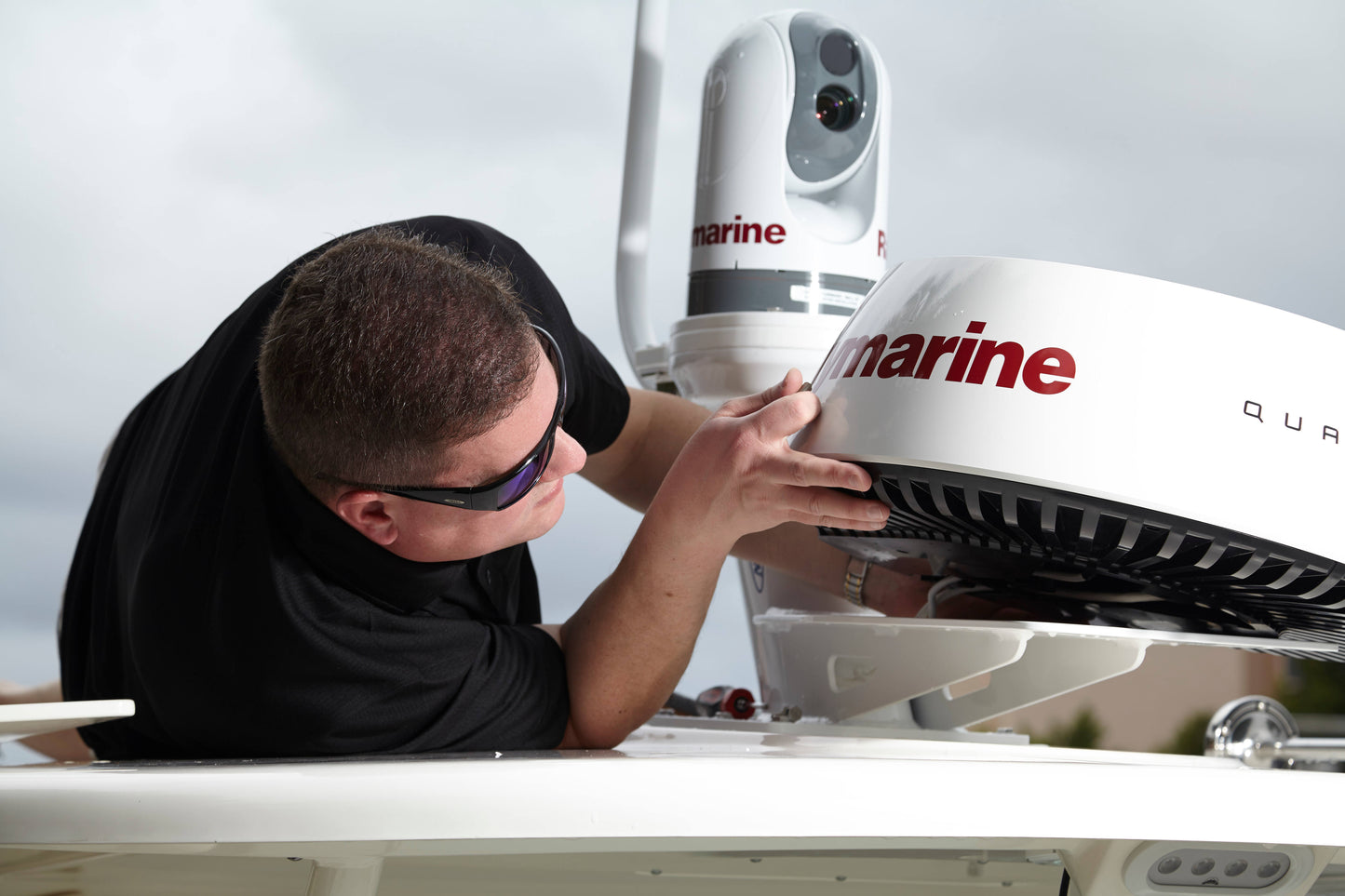 Raymarine Quantum 2 - Q24D Doppler 18" Radar